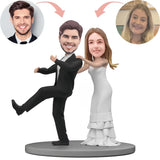 Atrapa al Novio que Huye Figuras Personalizadas Boda con Base Grabado