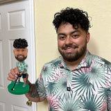 Hombre Jugando al Golf con Camisa a Rayas Figuras Novios Personalizadas con Base Grabado